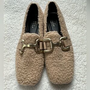 ShuShop Therese Tan Teddy Sherpa Loafers with Gold Accent Size 7 Trendy